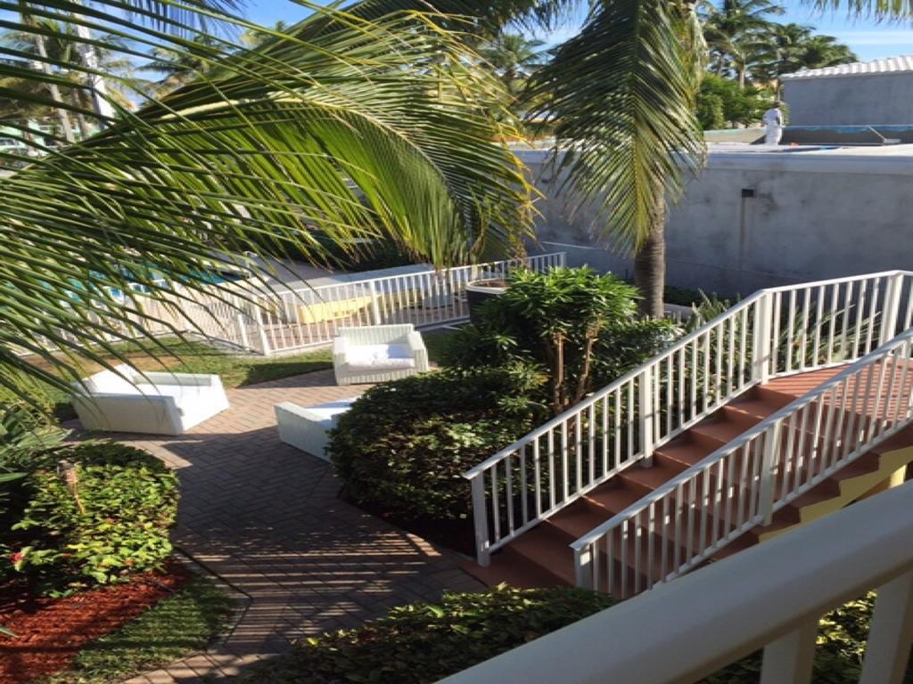 Luna Paradise By The Sea Aparthotel Lauderdale-by-the-Sea Exteriör bild