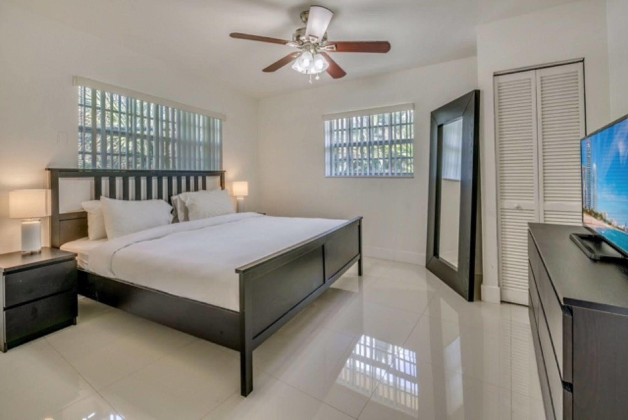 Luna Paradise By The Sea Aparthotel Lauderdale-by-the-Sea Exteriör bild